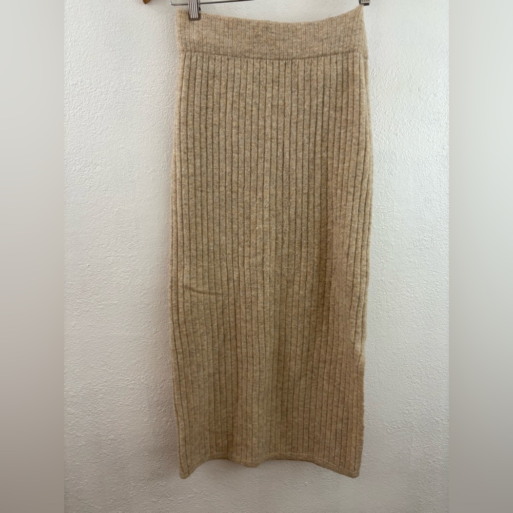Zara beige ribbed knit midi skirt side split size M